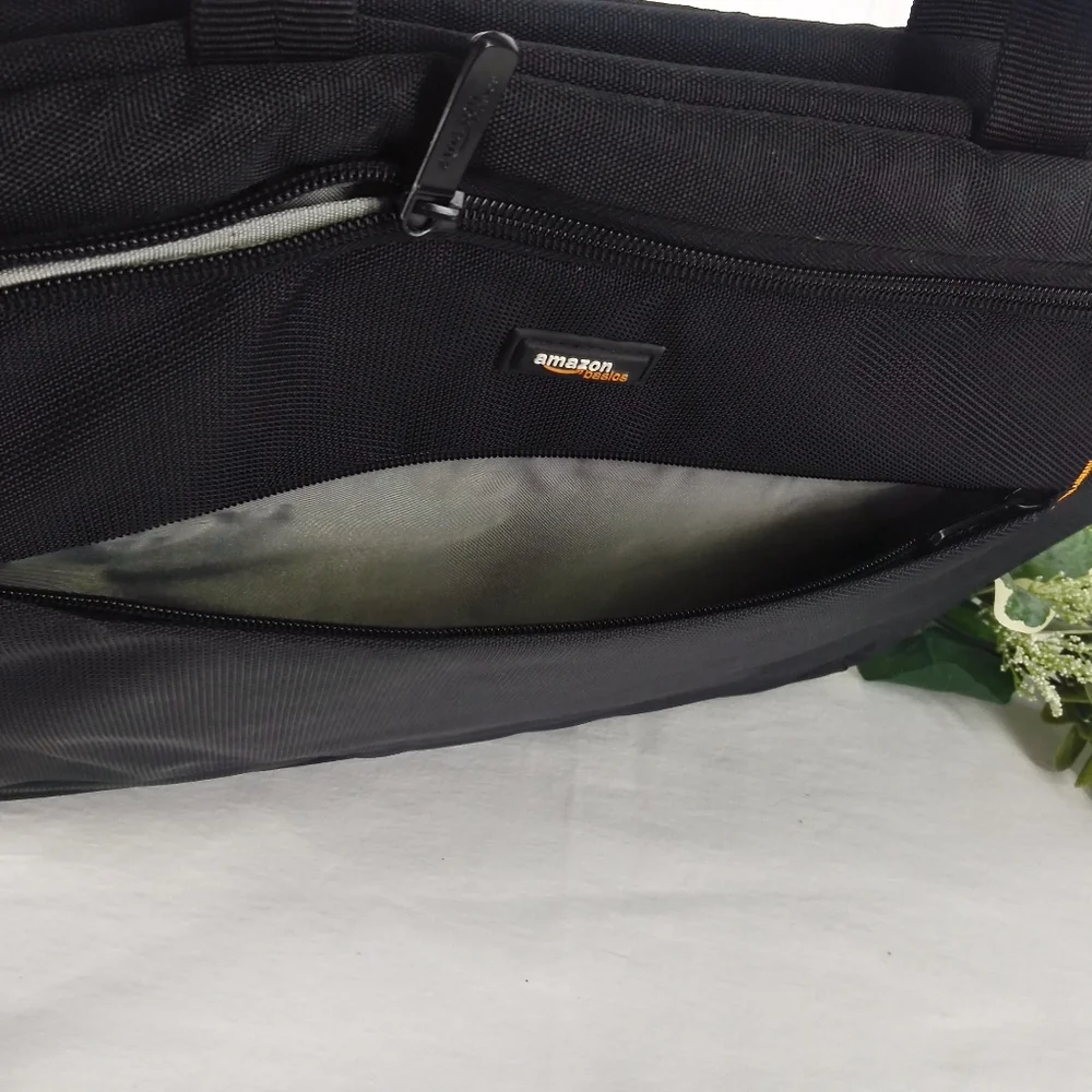 Amazon Basics Laptop Case Bag Shoulder Strap Black